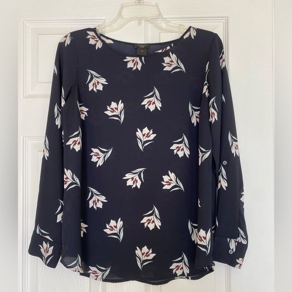 Ann Taylor Petites Navy Floral Blouse - Picture 1 of 3